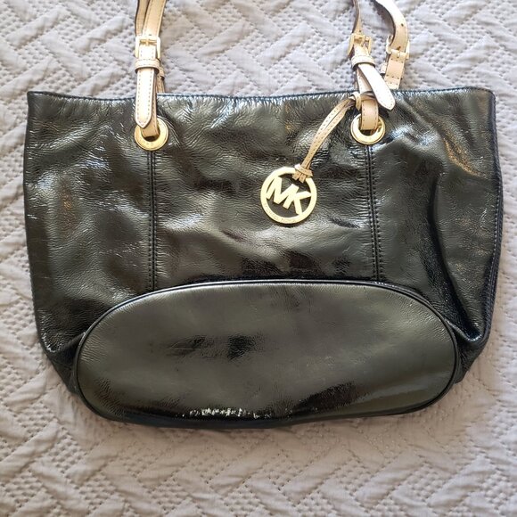 Michael Kors Black Shiny Leather Purse - Picture 4 of 9